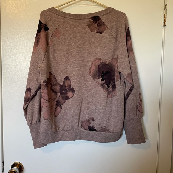V-neck sweatshirt. Mauve floral - Picture 2 of 5